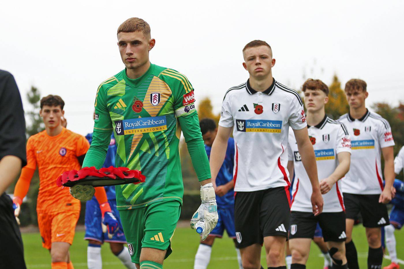 包含富勒姆客场挑战沃特福德，保级压力山大的词条